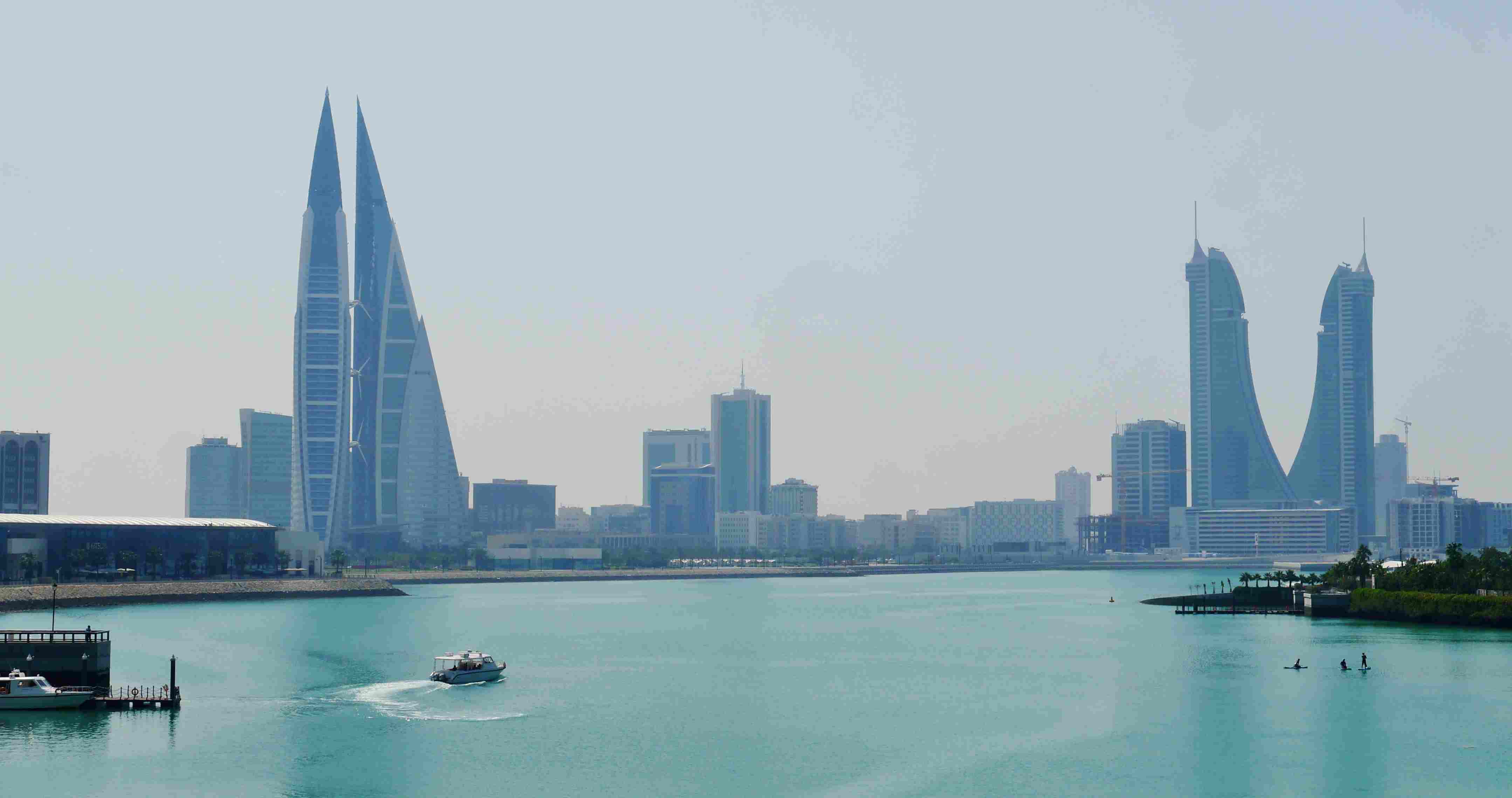 Images Wikimedia Commons/29 Zairon Manama Bahrain World Trade Centre & Harbour.jpg